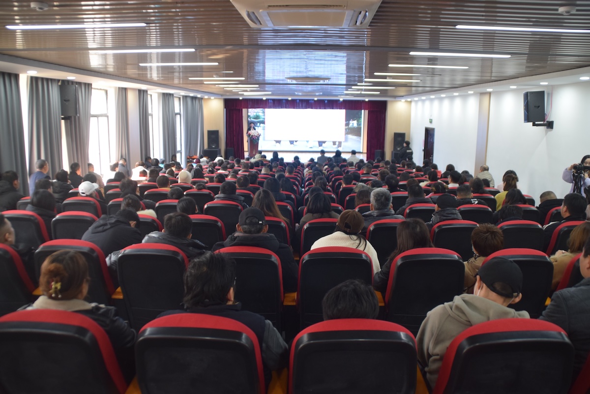感恩 沟通 成长：杭现家长会开启家校共育新篇章