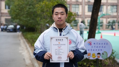 胡易喆