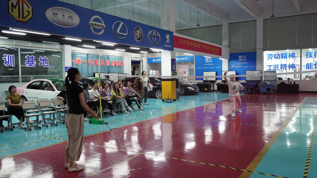 羽乐共享：杭现举行第一届教师羽毛球赛