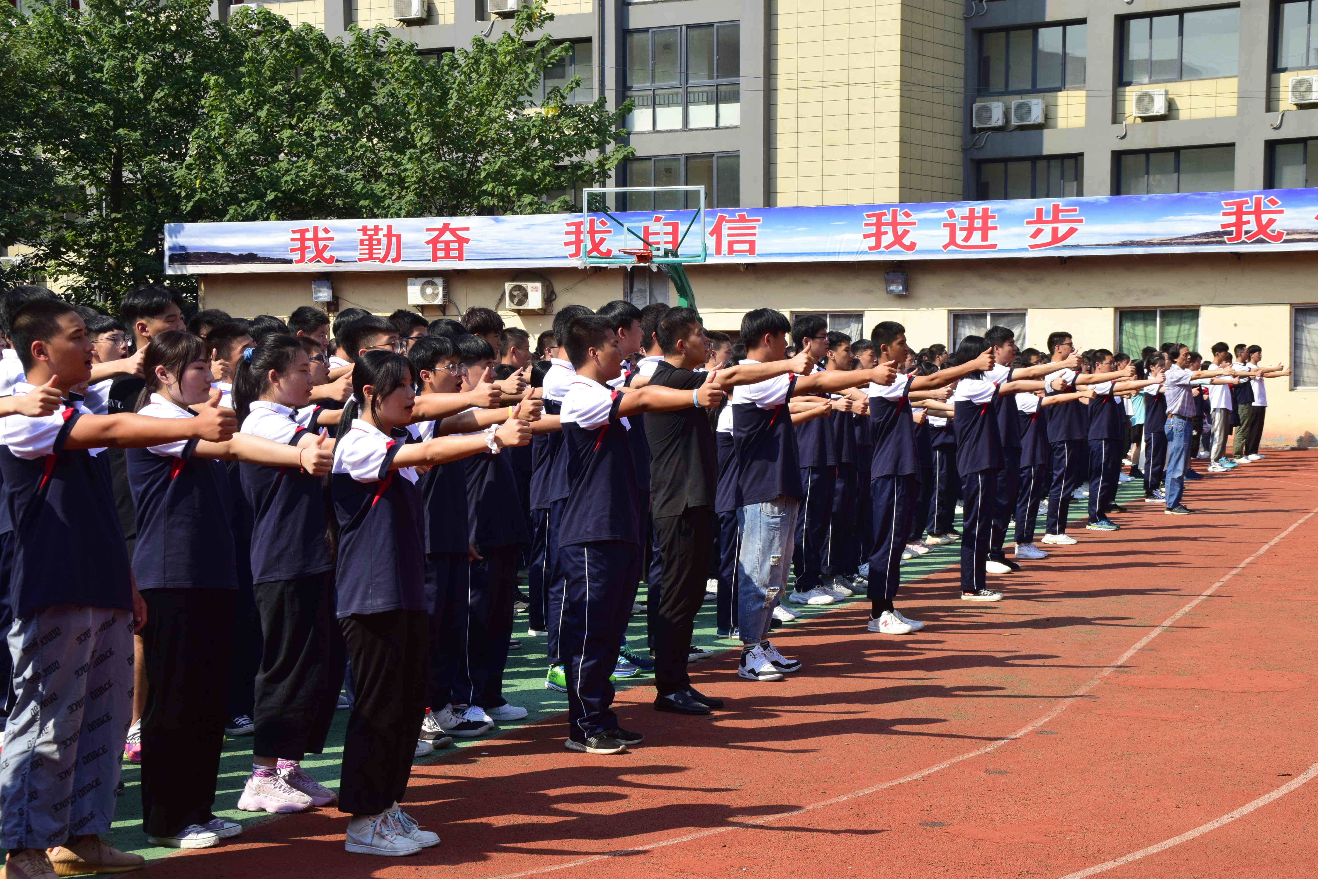 杭州现代技工学校举行关工委2020年奋飞助学金发放仪式